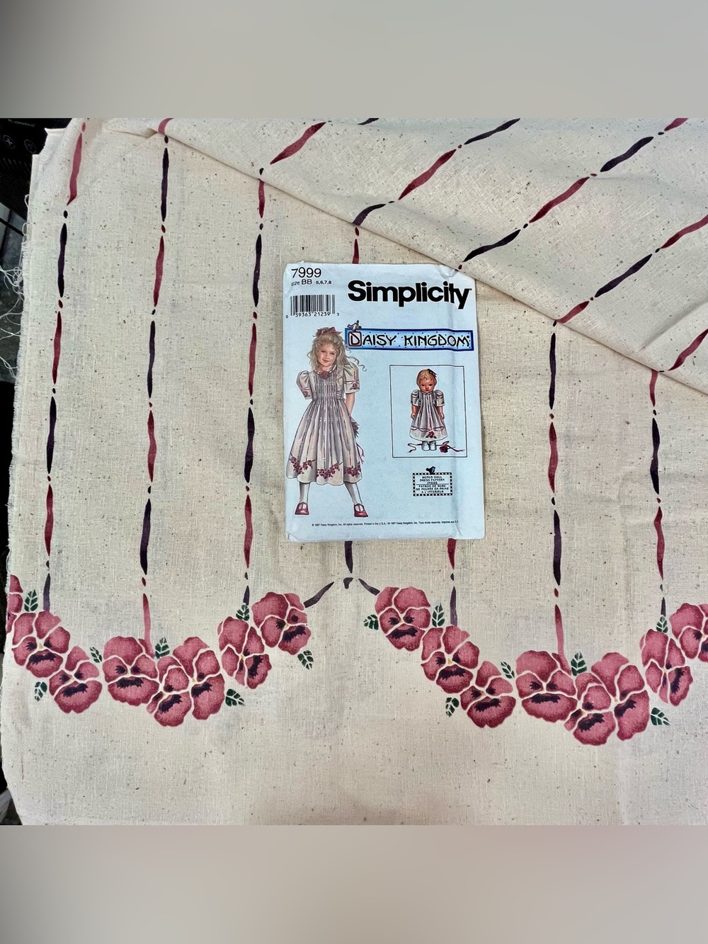 Daisy Kingdom Pansy Swag Border Fabric 4 Yards & Simplicity #7999 Size BB
